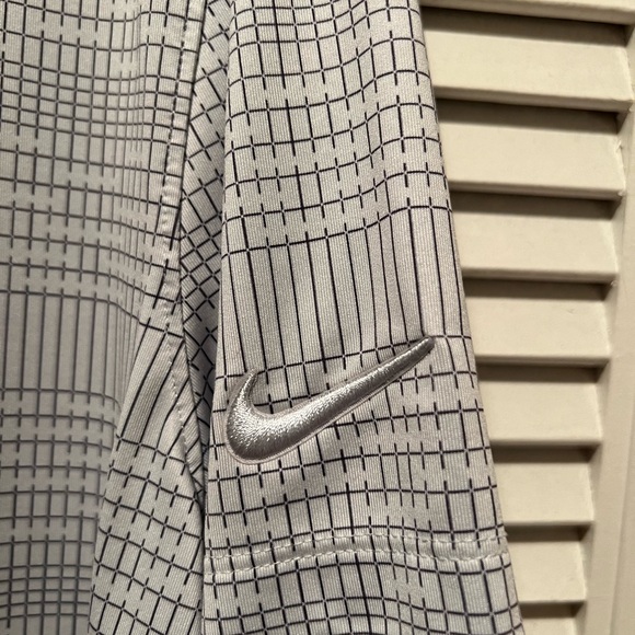 Men’s Nike Dri-Fit Golf Polo - Picture 4 of 4